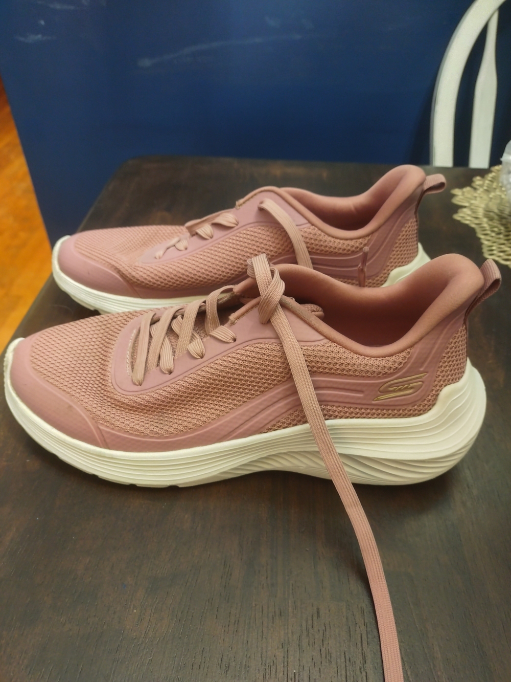 Skechers Women’s Pink Mesh Lightweight Walking Sneakers